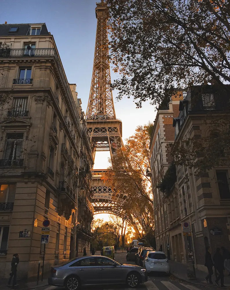 Tungumálanámskeið í París í skugga Eiffel turnins
