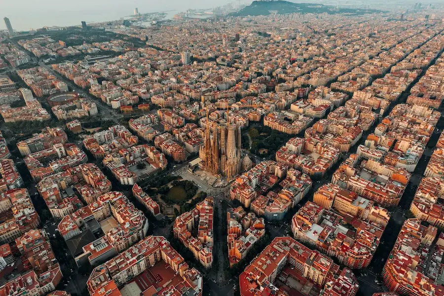 Yfirlitsmynd yfir Barcelona með Sagrada di Famiglia fyriri miðju